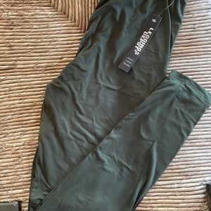 NWT Olive / Camo Green Spandex Leggings L